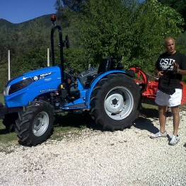 marchio Landini Tractors ed alla nostra concessionaria, acquistando il MISTRAL 50 DT con Trincia MASCHIO modello BARBI 180 con spostamento idraulico.